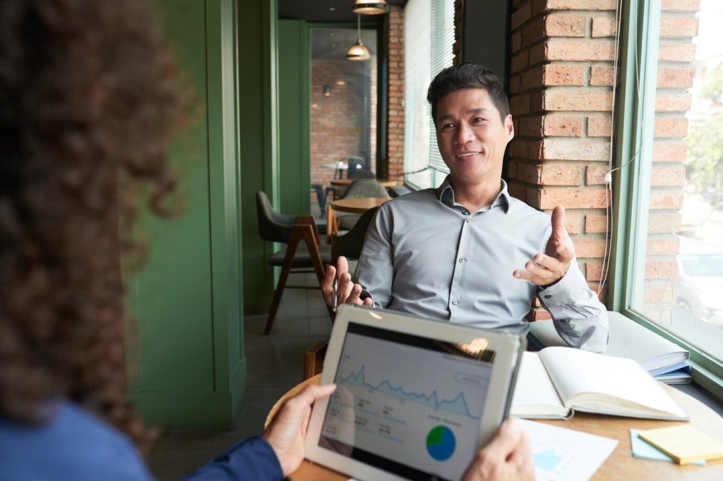 meeting-with-colleague